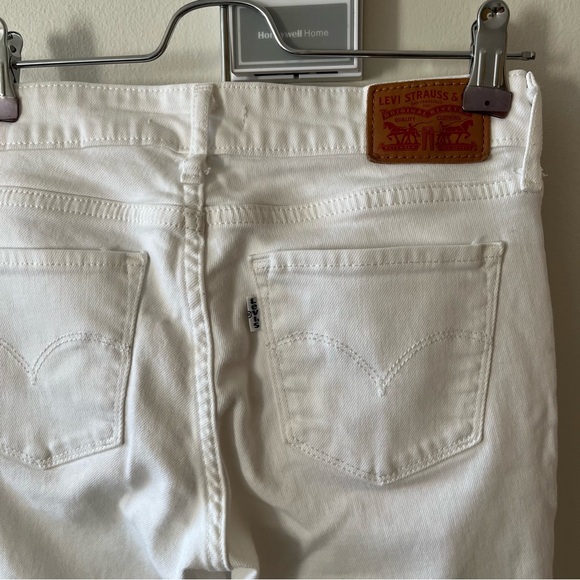 White Skinny Levi 711’s - Picture 10 of 10